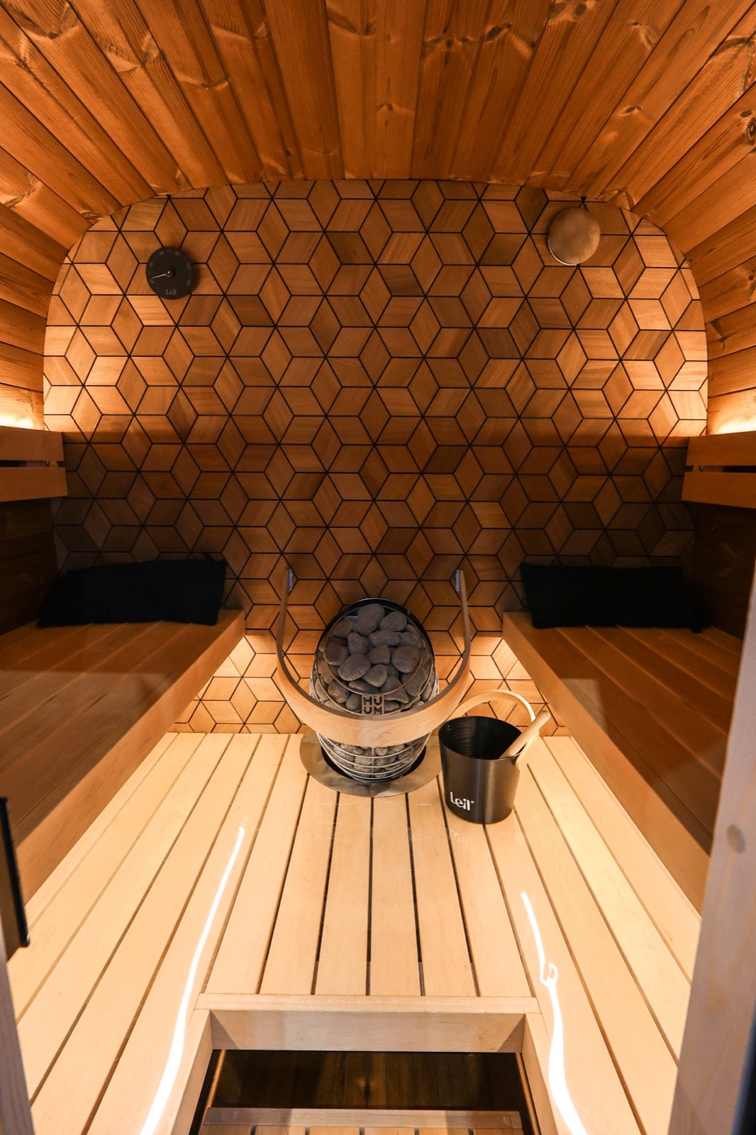 Leil, Black Cube Premium 4 Person Sauna - Superior Saunas