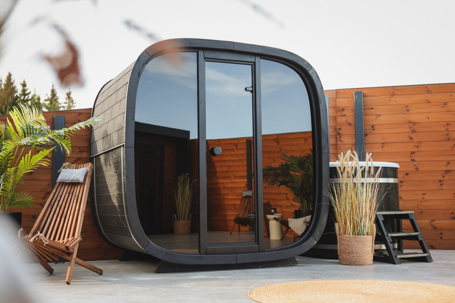Leil, Black Cube Classic 4-5 person sauna - Superior Saunas